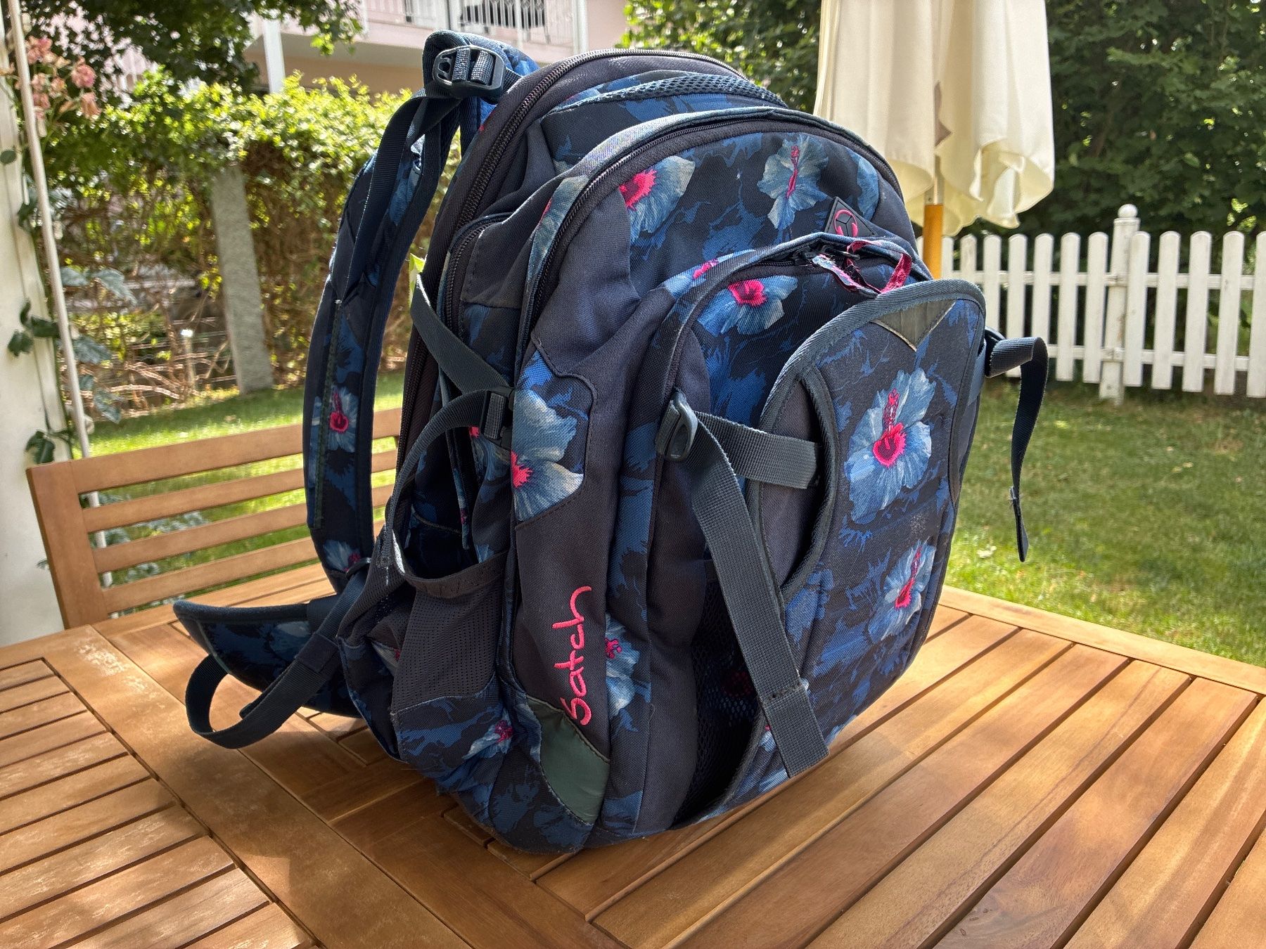 Satch Kindertaschen: Satch Rucksack Blumenmuster Dunkelblau gebraucht – Gebraucht aus Guntershausen von Gloominati