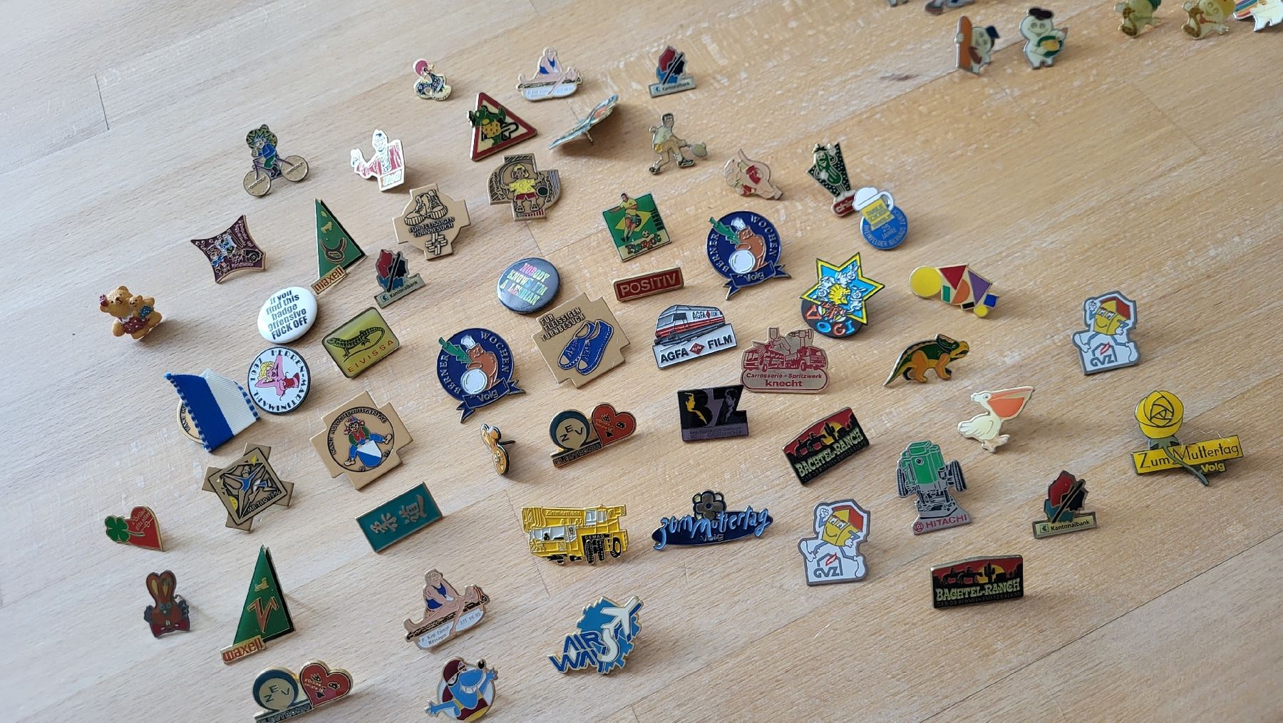 Spille & Fermagli: über 50 Anstecker, Broschen, Pin-Sammlung – Usato da Grüt (Gossau ZH) venduto da Ladyt