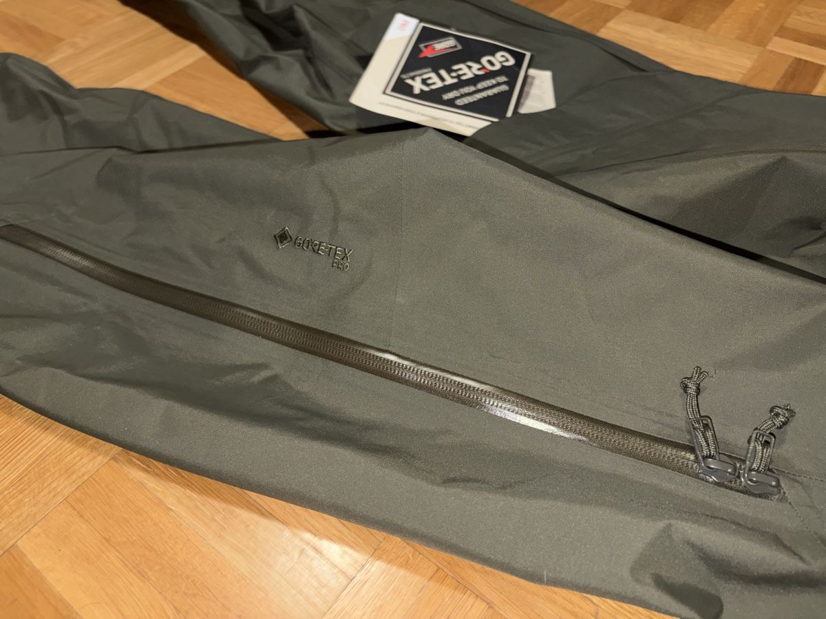 Arcteryx Pantaloni: Arc'teryx beta AR goretex ski pants – Nuovo (secondo la descrizione) da Nyon venduto da tor_6gr5 5