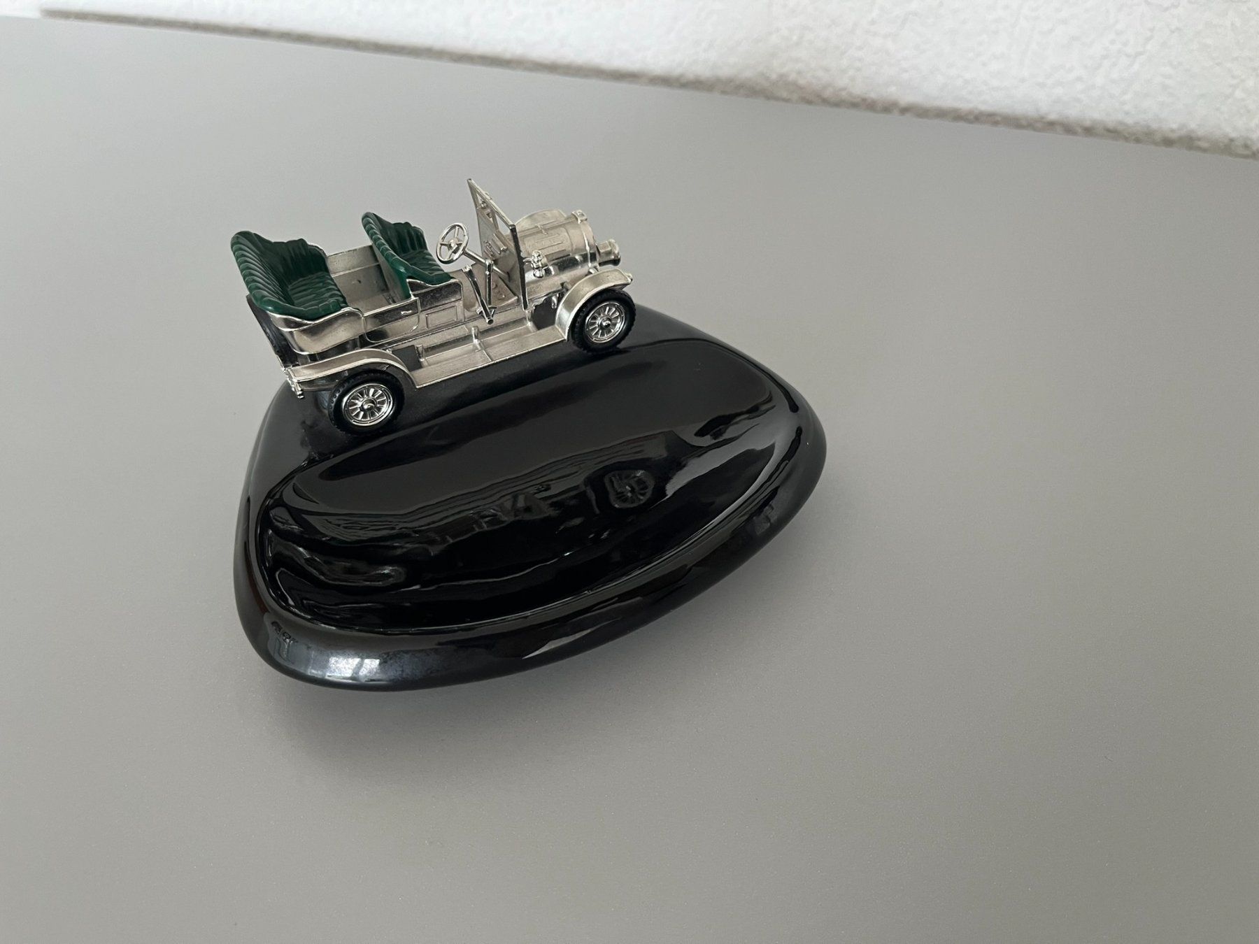Aschenbecher: Vintage Aschenbecher mit Oldtimer Auto – Gebraucht aus Birmenstorf AG von nfl_6z2d 2