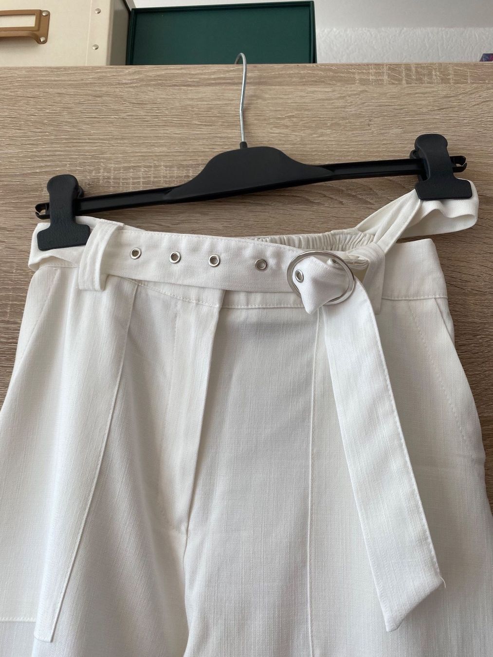 Tally Weijl Pantaloni: Pantalon cargo blanc – Usato da Montreux venduto da Izapeche811 3