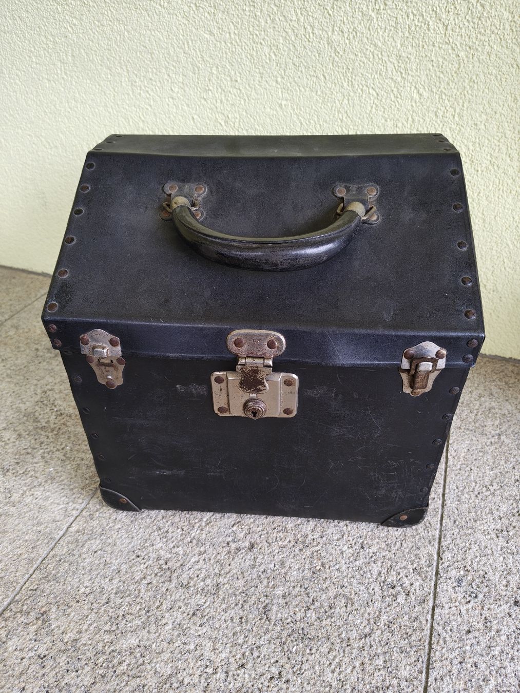 Valigie: Valise vintage noire. – Difettoso da Fontainemelon venduto da ad_