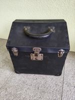 Valise vintage noire.