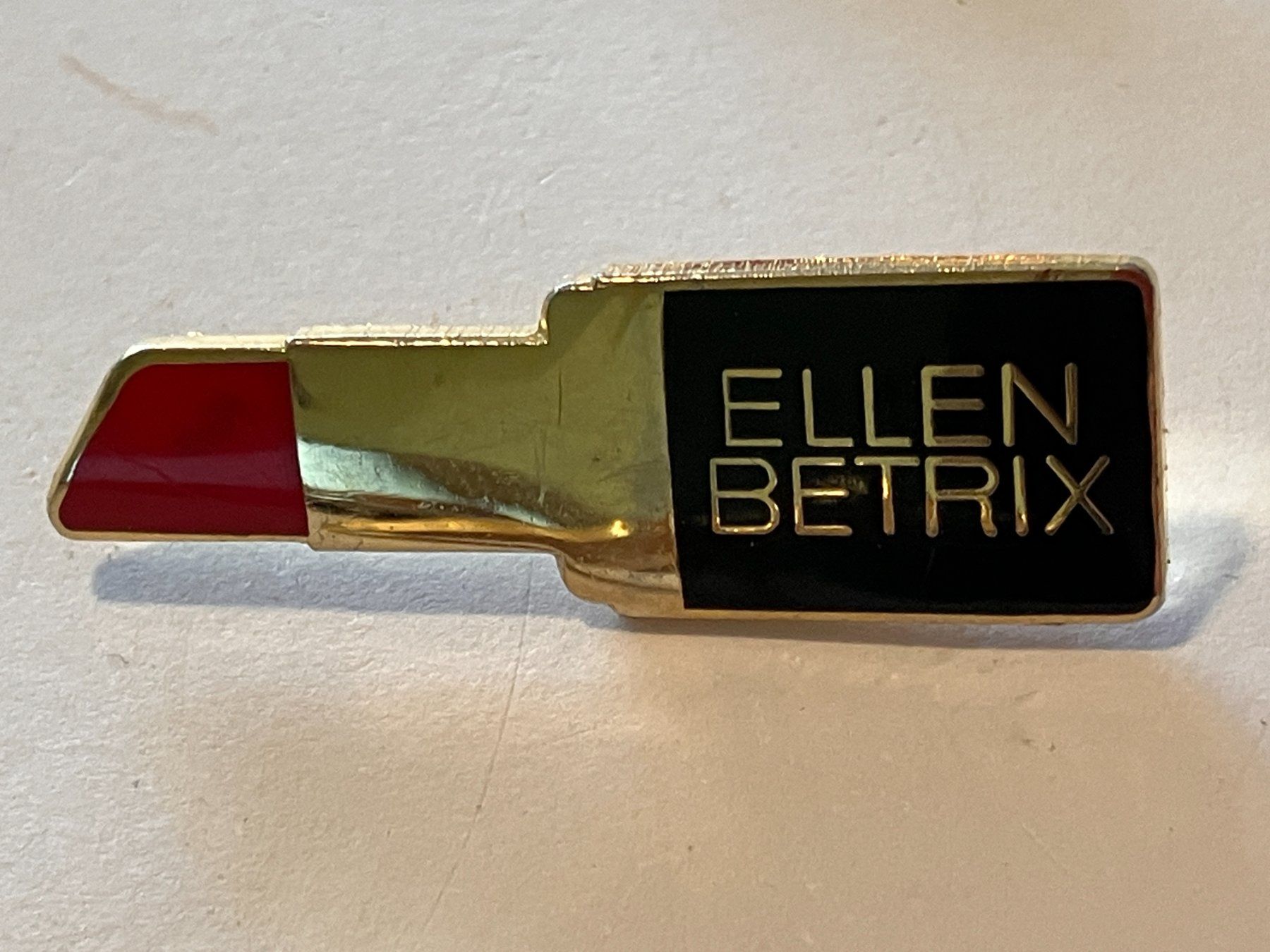 Placchette & Badge: 1 Pin Ellen Betrix – Usato da Basel venduto da djwwpp