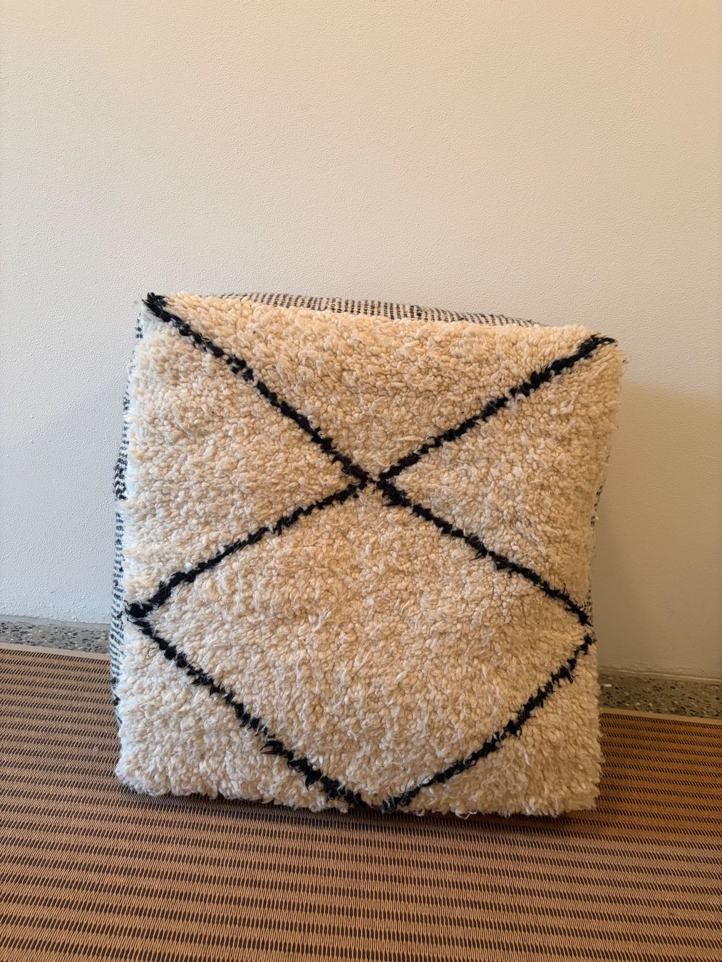 Sgabelli: Ein handgewebter marokkanischer Pouf – Usato da Windisch venduto da Laura_1991
