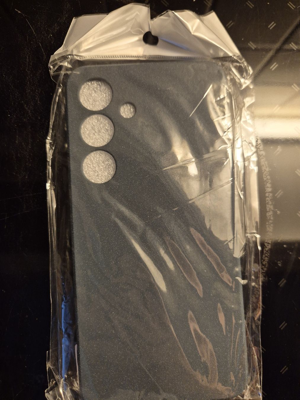 Samsung Cover & Protezioni schermo: Handyhülle dunkelblau neu S24 – Nuovo e nell'imballaggio originale da Rapperswil SG venduto da MDV23