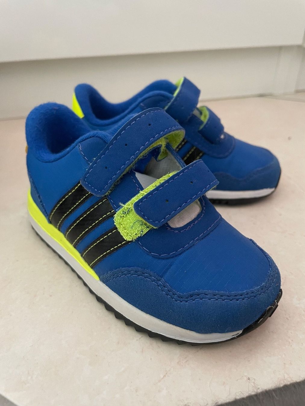 Adidas Chaussures garçon: Adidas Kinderschuhe – Neuf (Voir description) à Baar par esc_7cff
