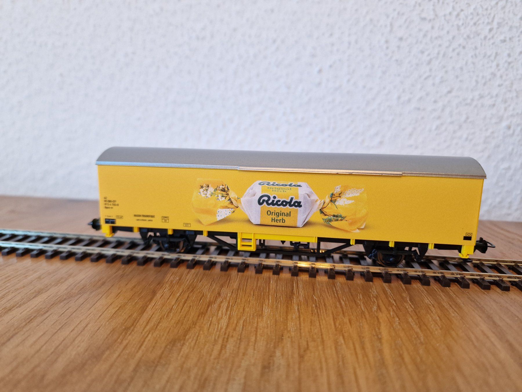 Piko Modellini di ferrovie: SBB Güterwagen Ricola H0 – Usato da Matten b. Interlaken venduto da lor_hr9w 1