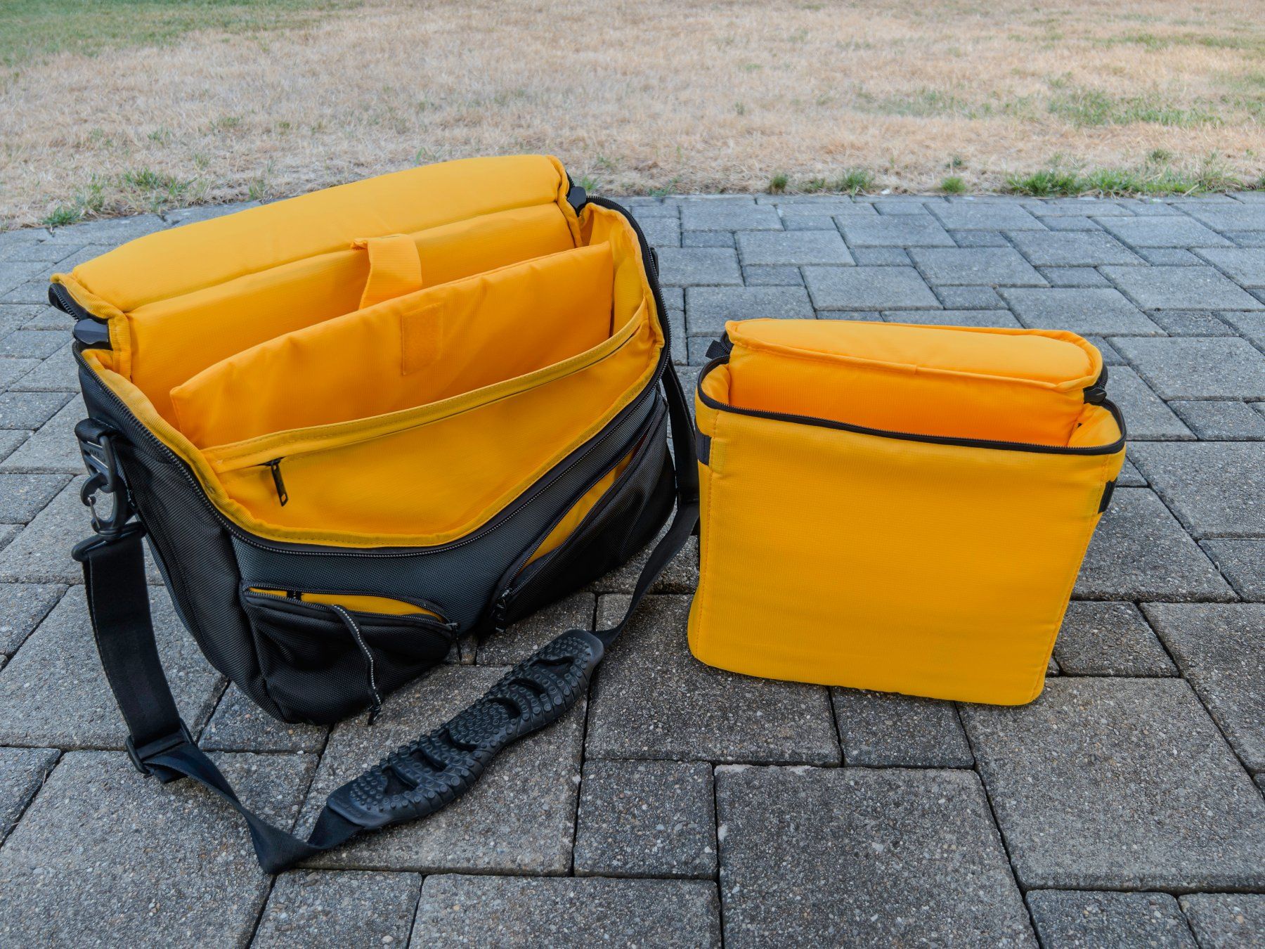 Kata Sacs: Notebook- und Kameratasche Kata CS-17 – D'occasion à Utzenstorf par 256479sobe