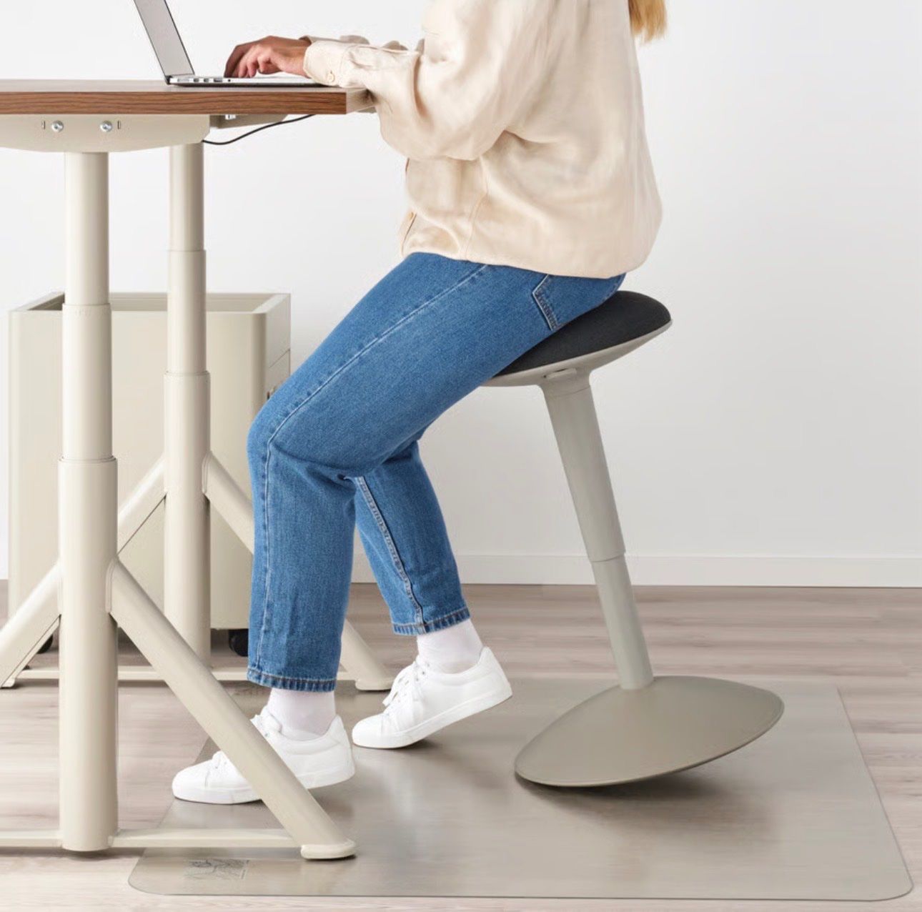 Ikea Sgabelli: TOP 💥 IKEA NILSERIK Stehstütze Hocker – Usato da Rickenbach b. Wil venduto da sunneschii_ 5