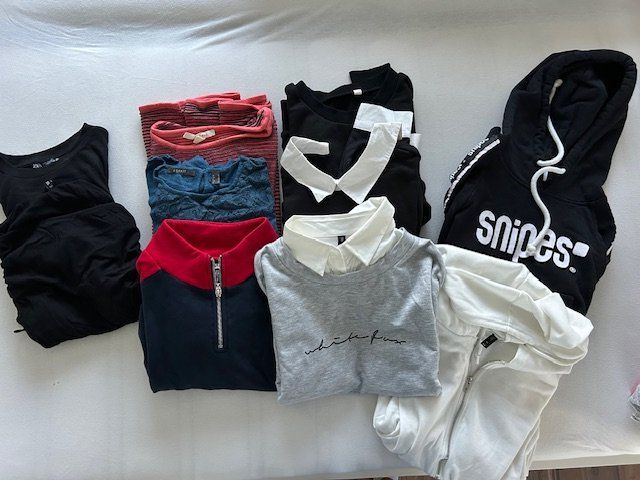 Lotti & Set di vestiti: Diverse Mädchen Pulli Grösse S (2x M) – Usato da Wangen ZH venduto da Fruti4ric