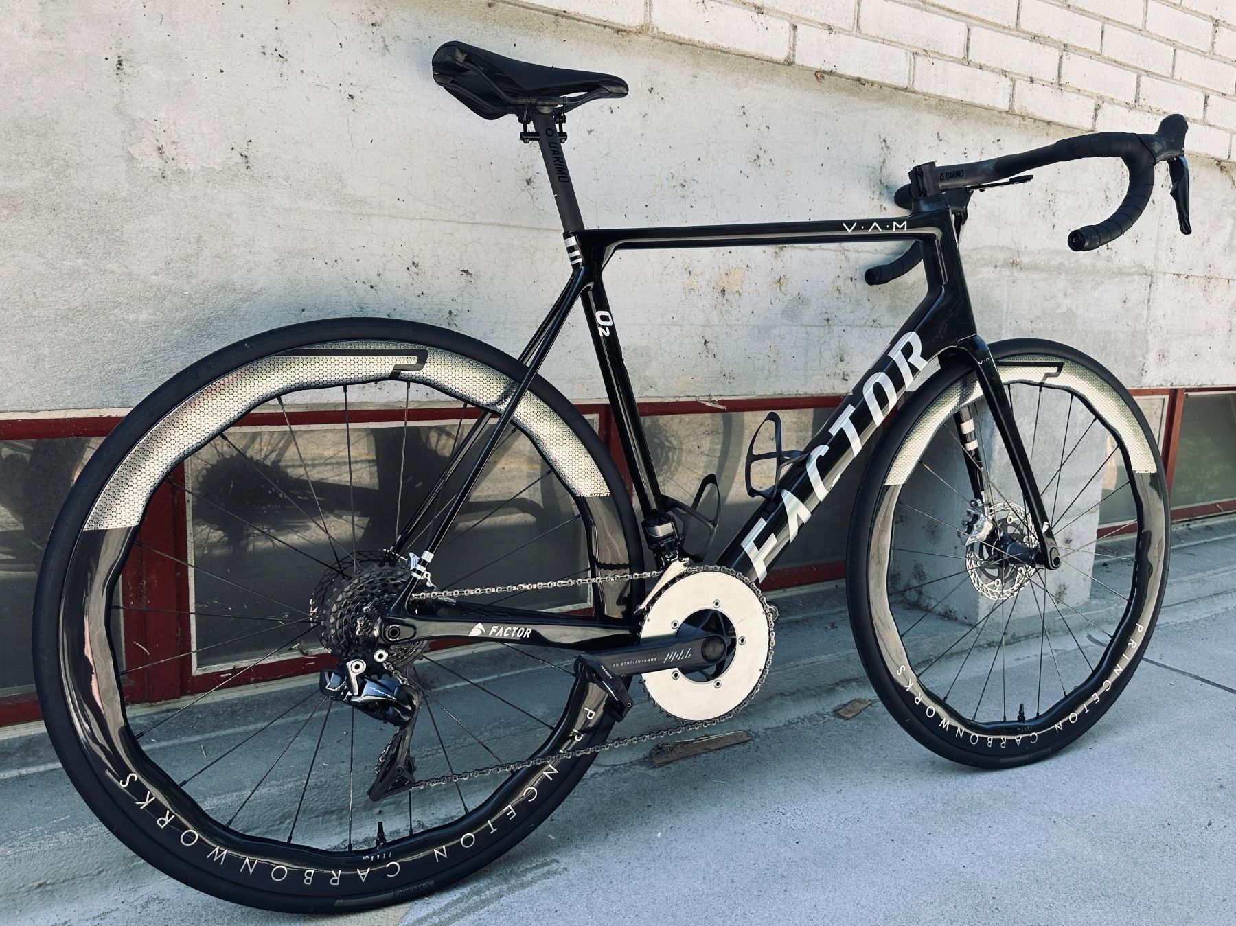 Factor Bikes Vélos: Factor O2 VAM Dreambuild 6.3kg – Neuf (Voir description) à Melchnau par remzi86 3