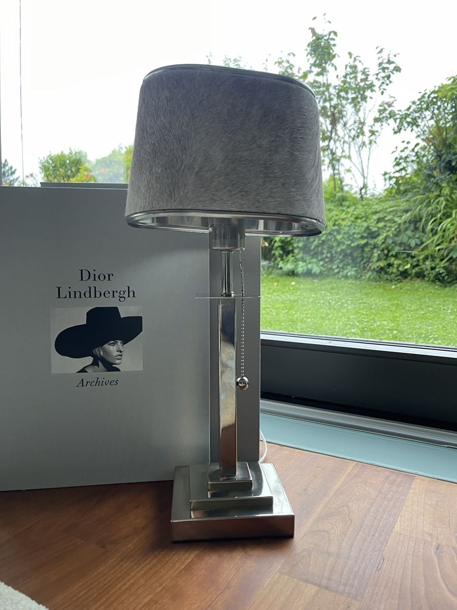 Lampade: Tischlampe mit Kuhfell-Lampenschirm – Usato da Meilen venduto da Karin2143 2