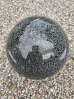 Schöne Gartenkugel aus Keramik schwarz/weiss  26 cm