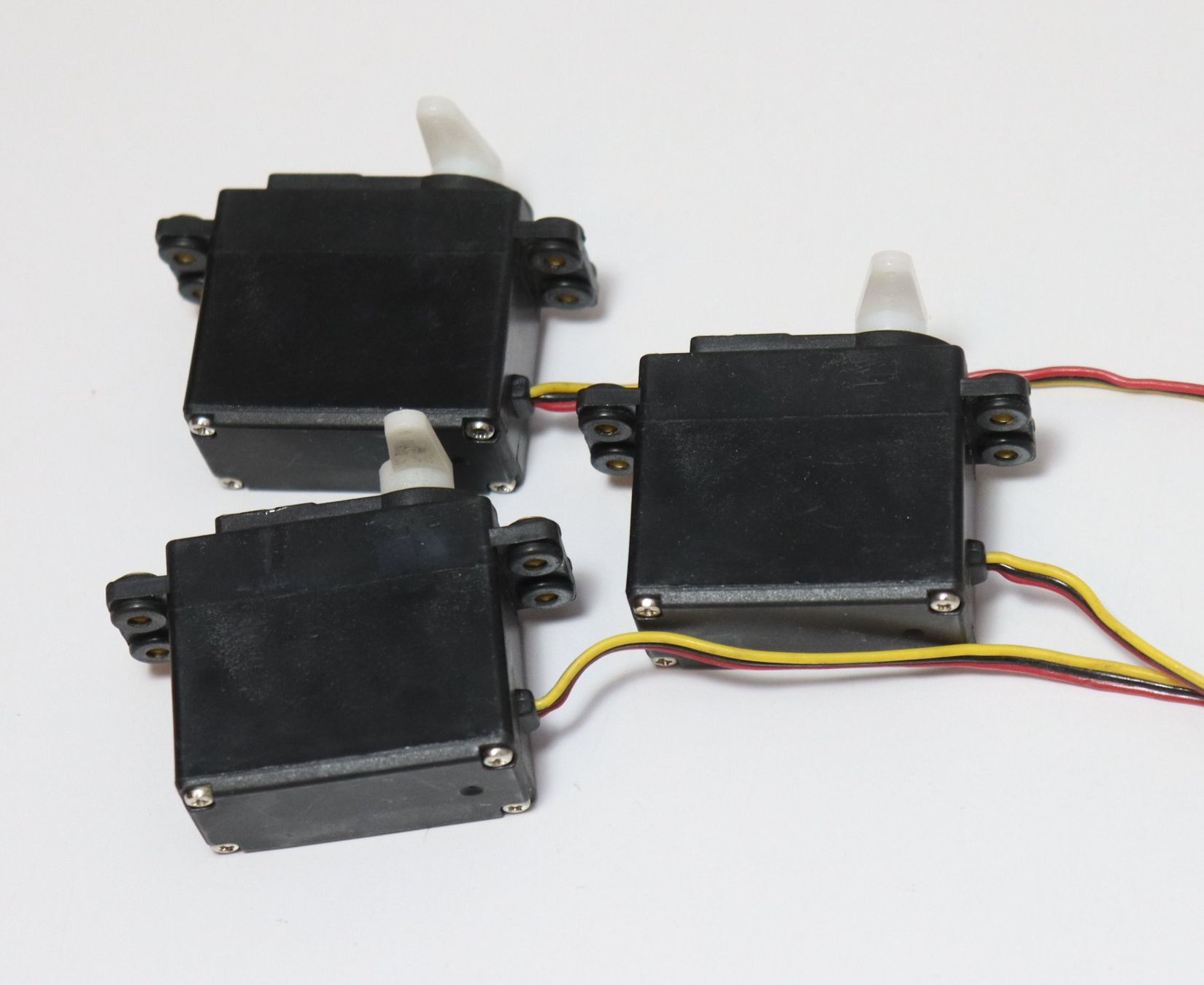 Modellismo RC: Standard Servo Hitec HS-303 3 Stück – Usato da Frick venduto da volvo850driver 4