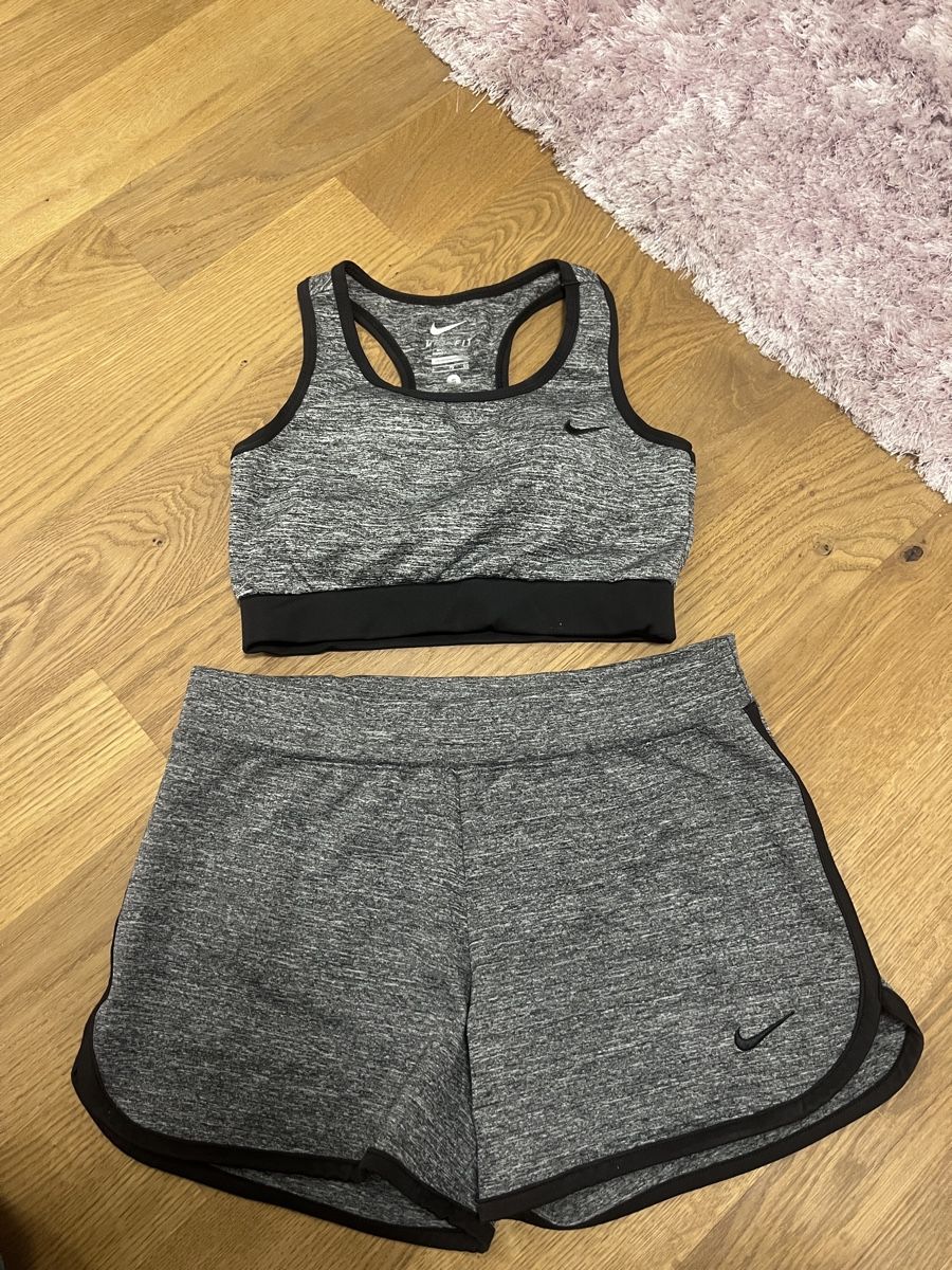 Lotti di vestiti: Nike trainer set – Usato da Root venduto da Fashionhomeandmore
