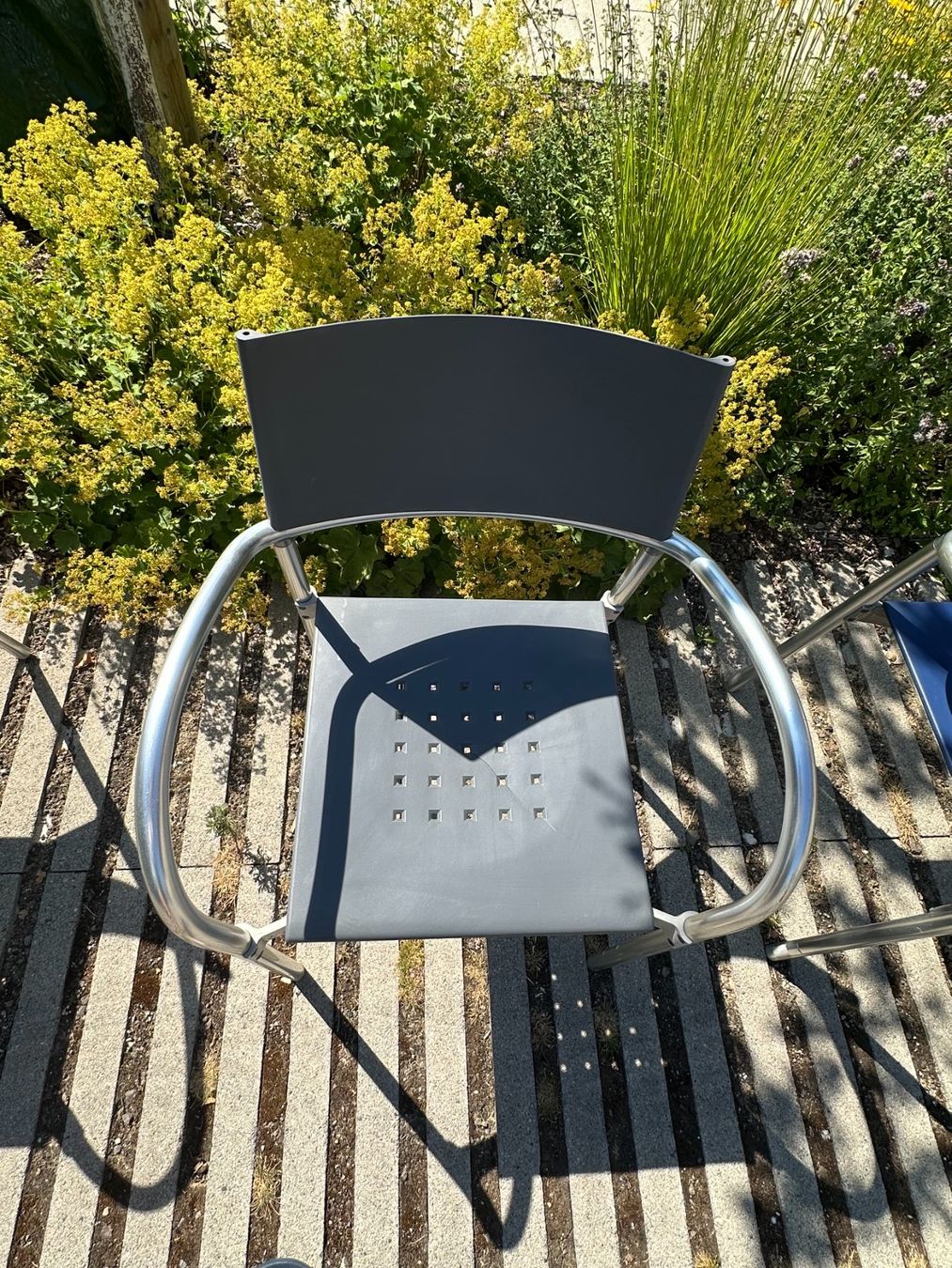 Stühle: 4 Gartenstühle Breeze mit Metalltisch – Gebraucht aus Wettingen von fun4bike_now 3