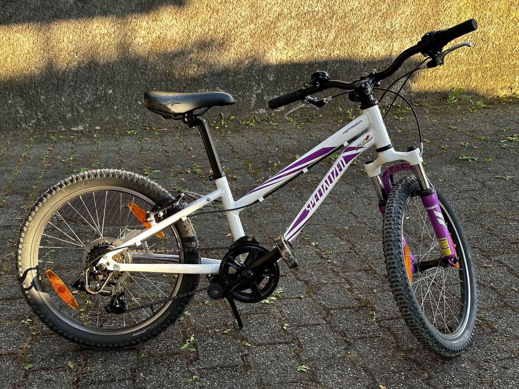 Veicoli per bambini: Kinderfahrrad Specialized 20 – Usato da Zürich venduto da Danijar7