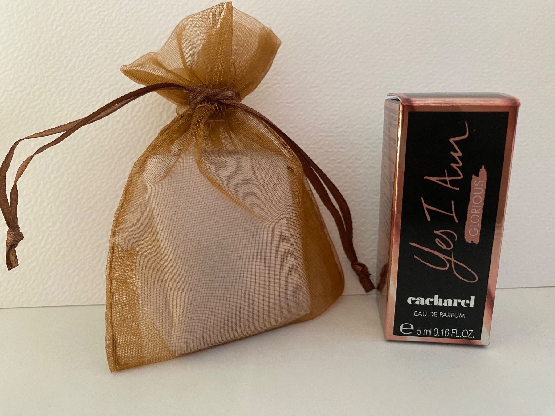 Cacharel Profumi & Eau de Toilette: Miniature eau de parfum Cacharel – Nuovo e nell'imballaggio originale da Bouveret venduto da wes_7zll 1