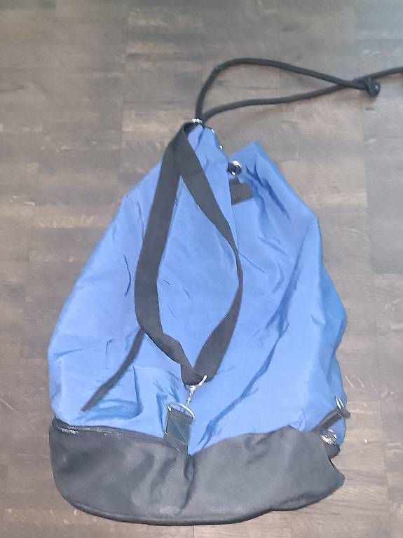 Sacs: Fussballsack / grosse Tasche / Reisetasche – D'occasion à Zürich par Sherin 1