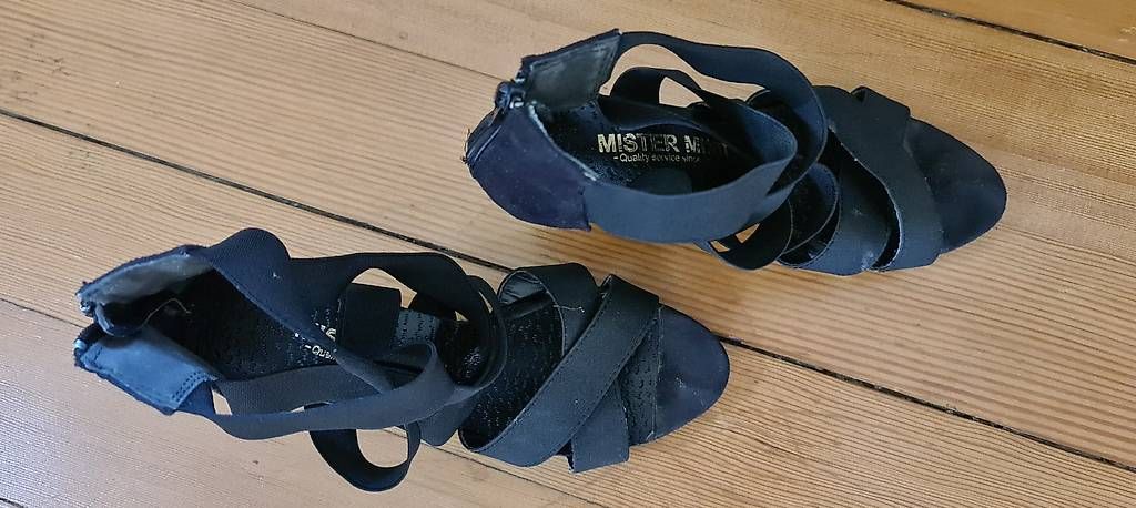 Scarpe da donna: Schuhe – Usato da Mörschwil venduto da mar_5yyy 3