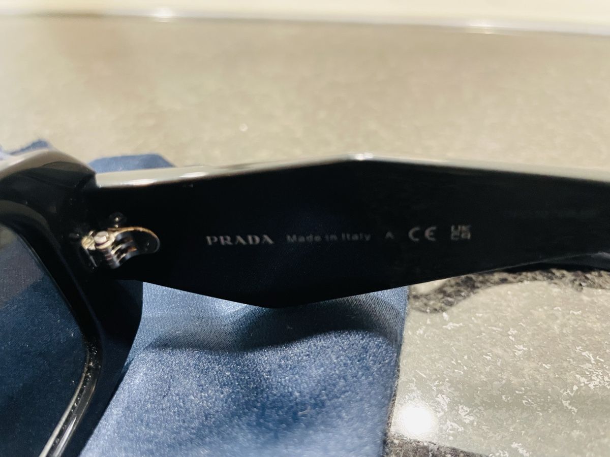 Prada Brillen & Gläser: Sonnenbrille PRADA SPR 17W Schwarz – Gebraucht aus Basel von Mb2 3