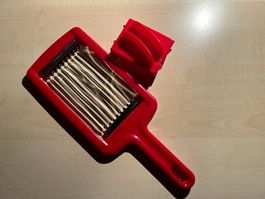 Gemüseschneider manuell vintage rot guter Zustand
