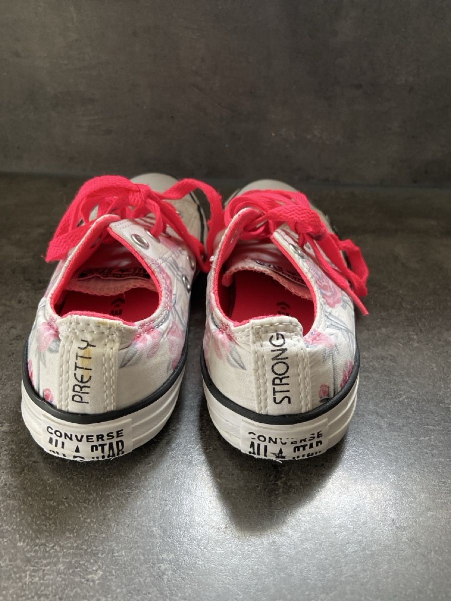 Converse Chaussures filles: Basket CONVERSE - Pointure 33 – D'occasion à Sornard (Nendaz) par delezedoris 2