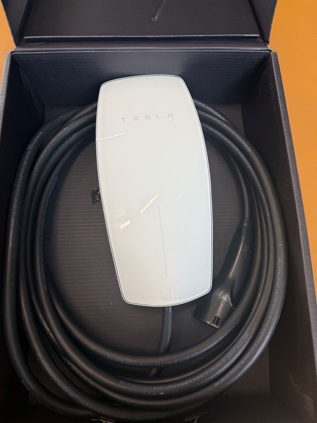 Tesla Batterie-Ladegeräte: Tesla Wall Connector Generation 3 – Gebraucht aus Dietlikon von ComdatAG