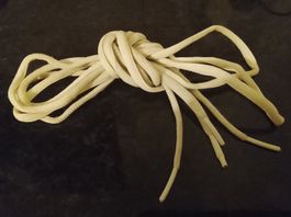 Paar Schnürsenkel / Paire de lacets blancs, 130 cm