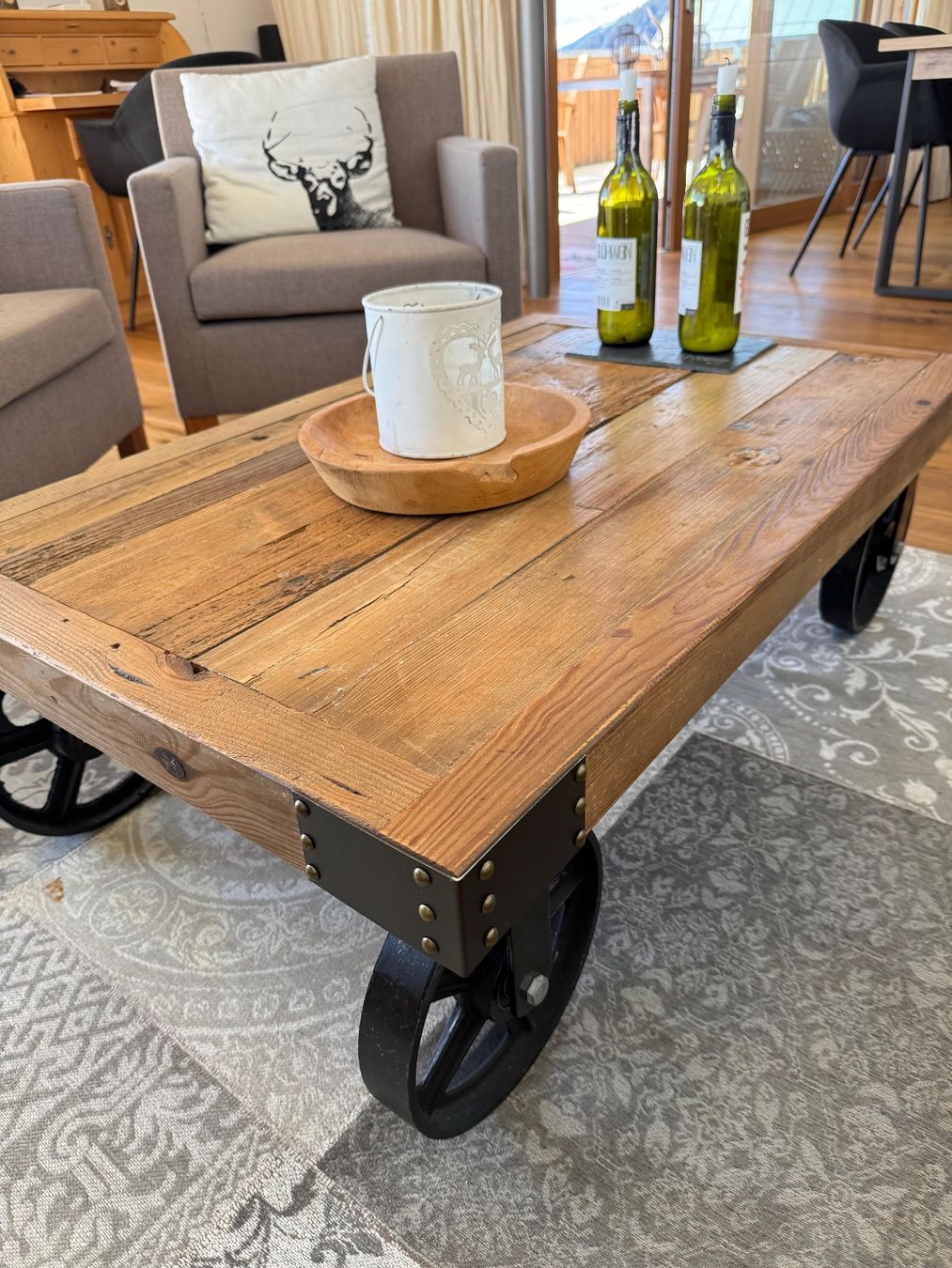 Tavoli: Rustikaler Couchtisch auf Rollen - industrial Style – Usato da Richterswil venduto da Tecnovel 1