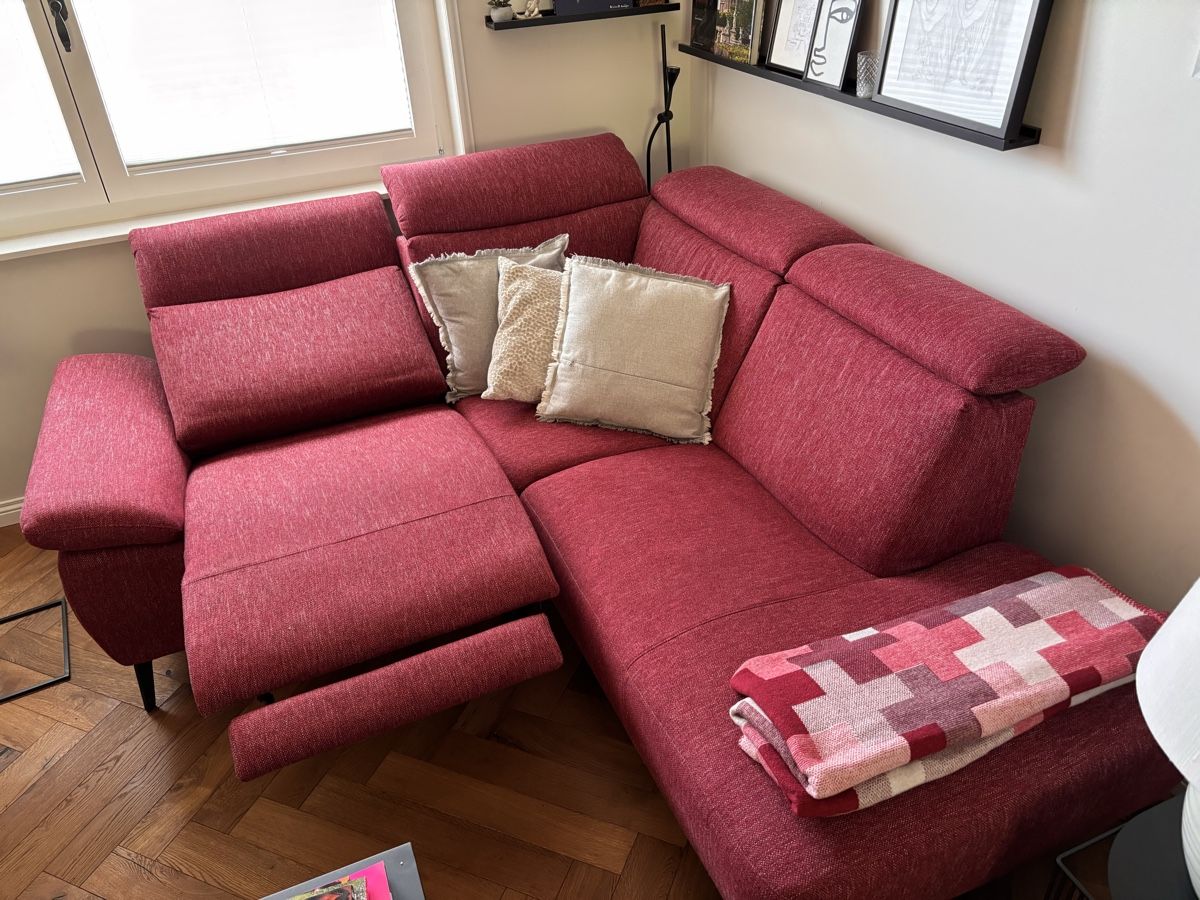 Sofas: Sofa red fabric adjustable seating excellent condition – Neu (gemäss Beschreibung) aus Studen SZ von Britman 2
