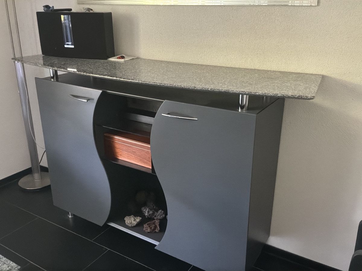 Credenze: Hochwertiges Sideboard Holz mit Granitplatte – Usato da Bremgarten AG venduto da Belana0