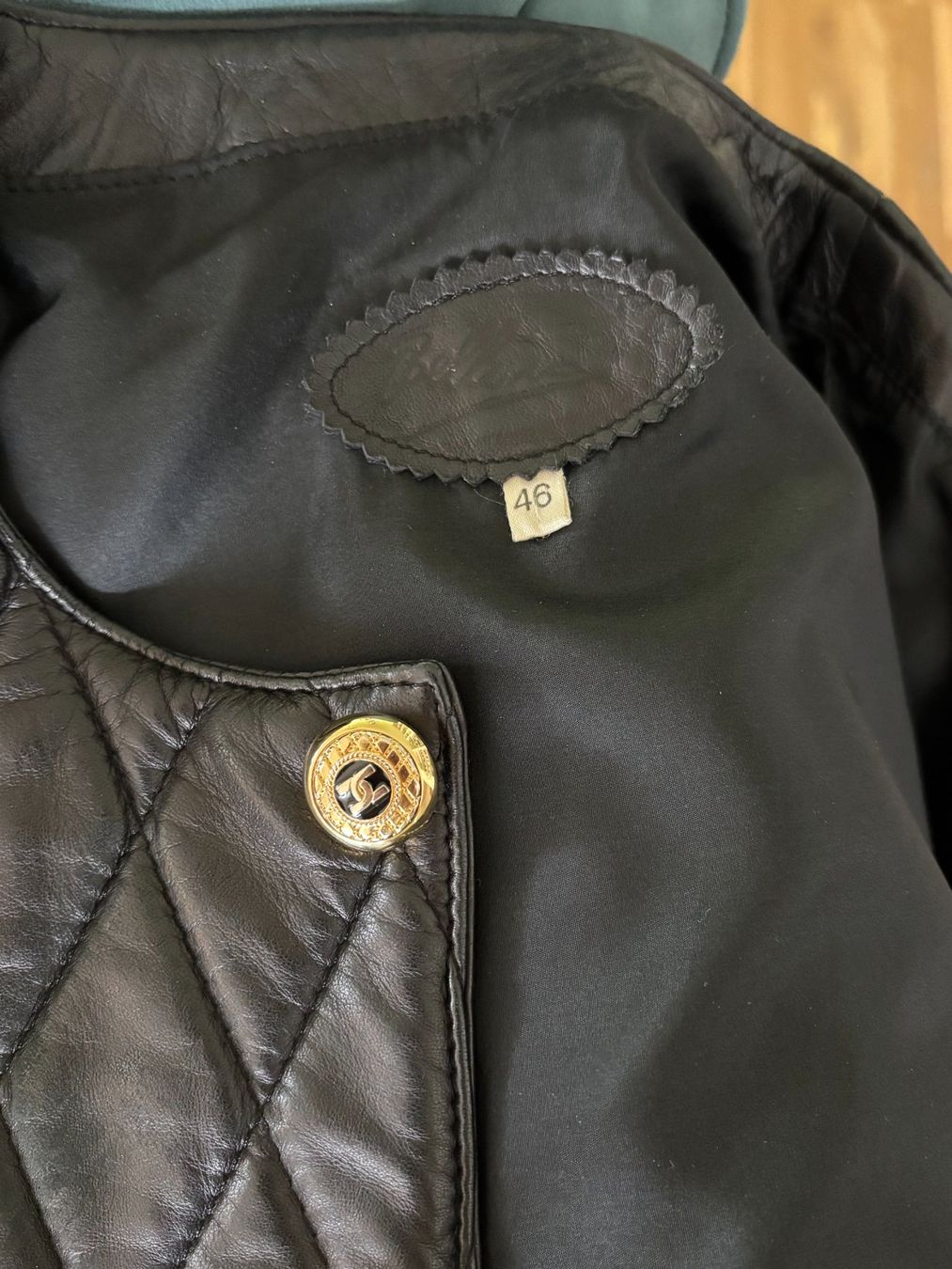 Giacche: Schöne Kurzlederjacke, Chanelstil – Nuovo (secondo la descrizione) da Binz venduto da Lotta59 2