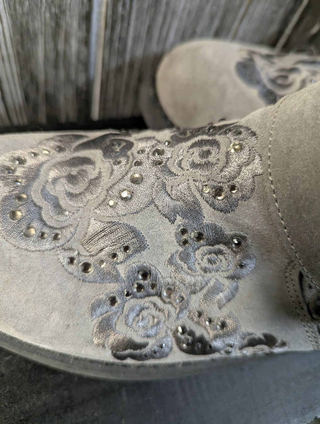 Scarpe da donna: Stiefelette kaki bestickt 38 – Usato da Bettlach venduto da Costmiri 2