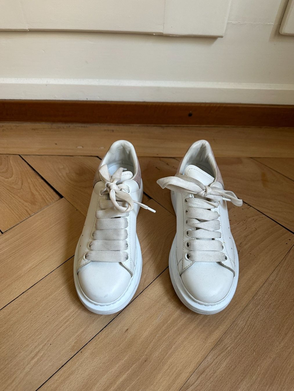 Alexander Mcqueen Scarpe da donna: ALEXANDER MCQUEEN - Leder Sneaker weiss 34.5 – Usato da Zürich venduto da Diazaio 1