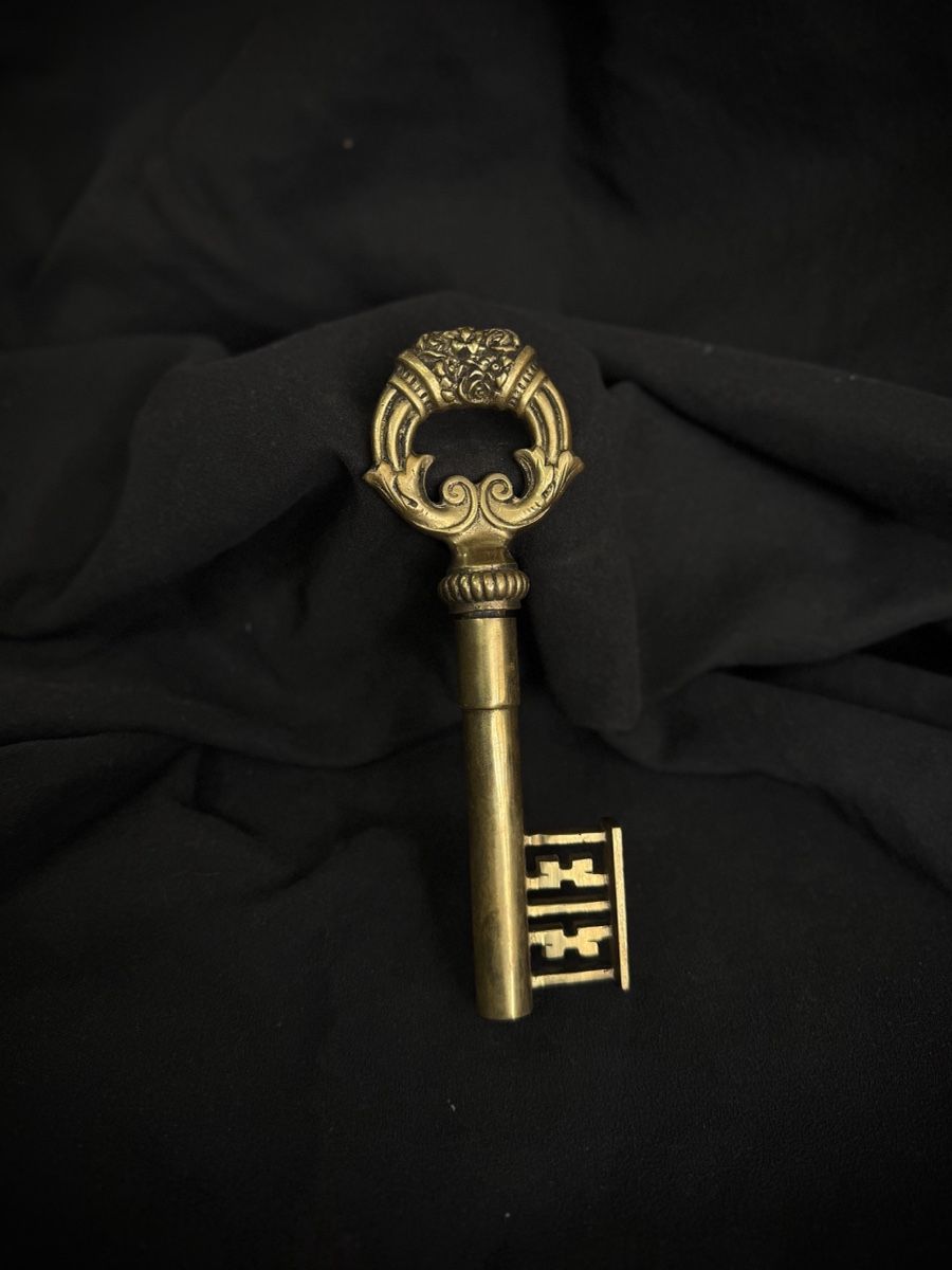 Clés: Antique Brass Key Ornate Design Decorative – D'occasion à Bern par nkink