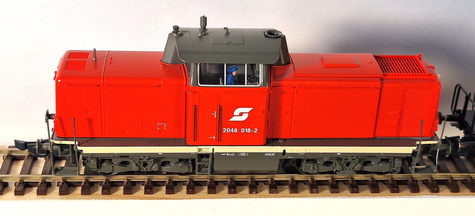 Roco Modellini di ferrovie: ÖBB 2048 mit Güterzug – Usato da Bern venduto da BahnliebhaberRe420 5
