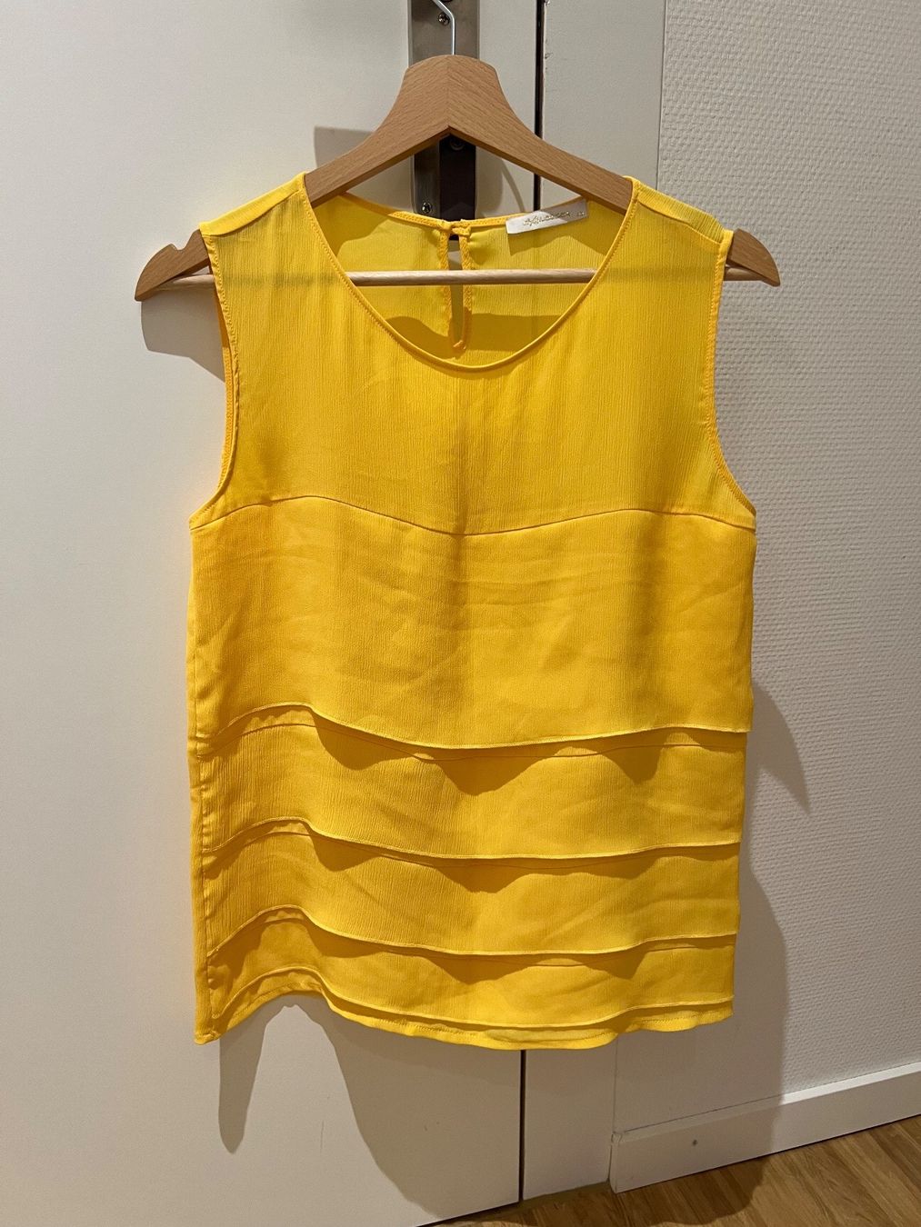 Tops: Yellow summer top – Neu (gemäss Beschreibung) aus Adliswil von avatar83 5