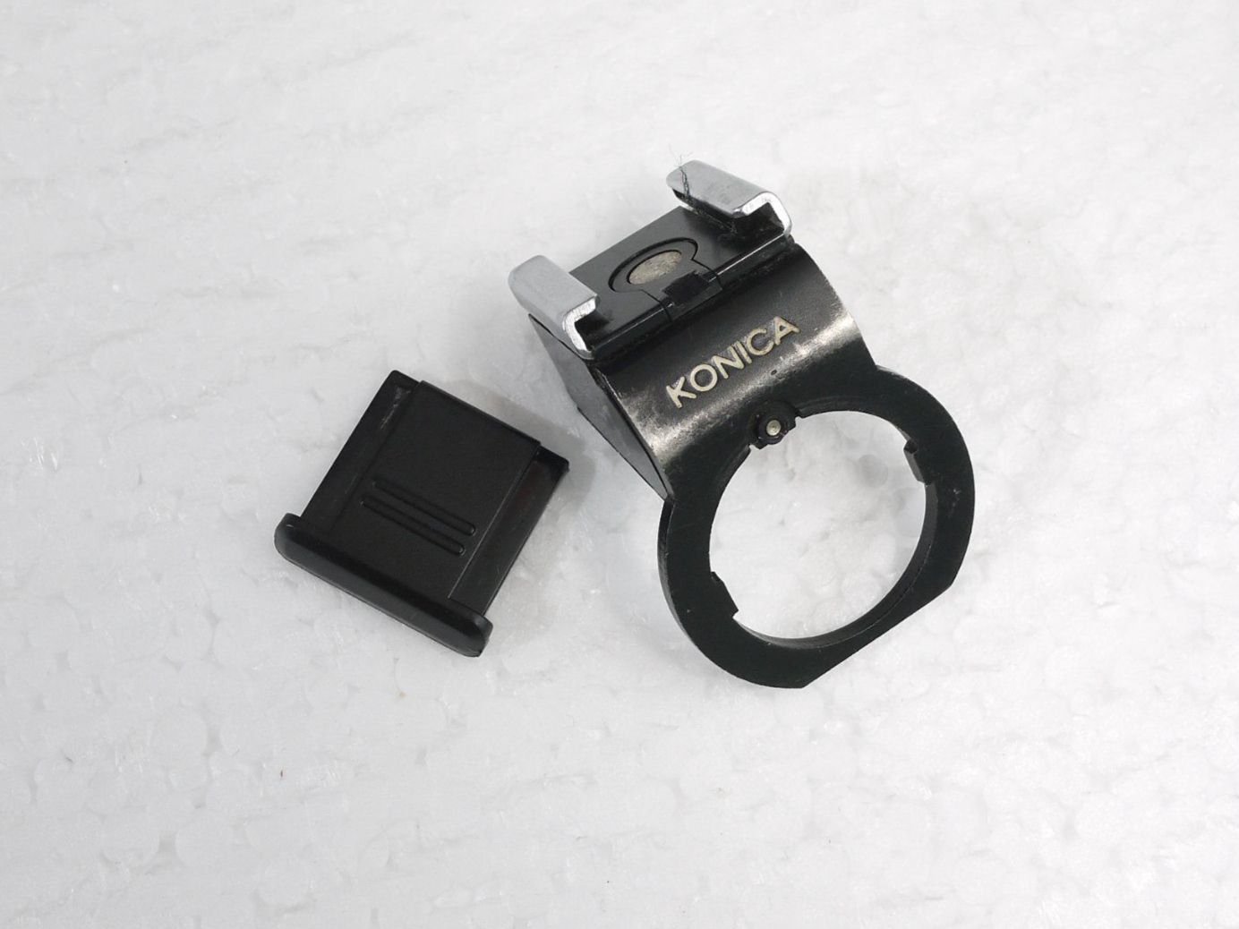 Konica Kamera: Konica T Blitzschuh / sabot flash / hot shoe Konica T. – Gebraucht aus Egg b. Zürich von JCB