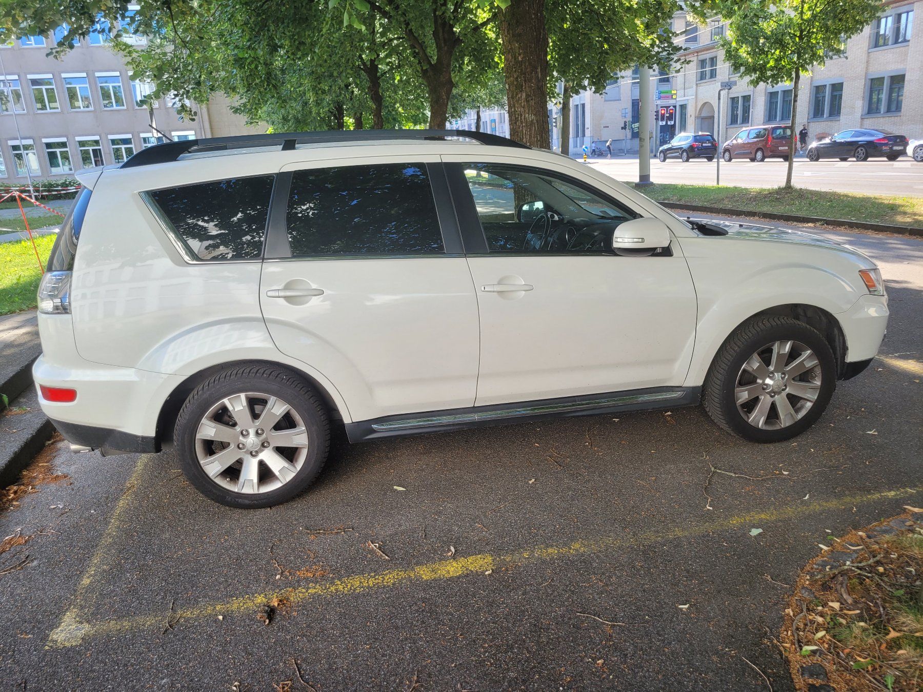 Mitsubishi Automobili: Mitsubishi Outlander Navigator 2.2L DID 4WD – Usato da Rüdlingen venduto da ChristophFritschi 2