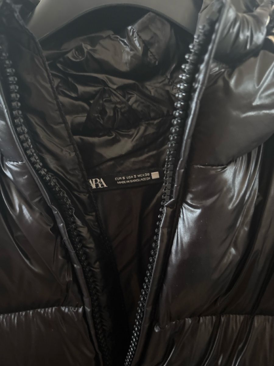 Zara Jacken: Daunenjacke schwarz glänzend – Gebraucht aus Windlach von ssp_k9j9 1