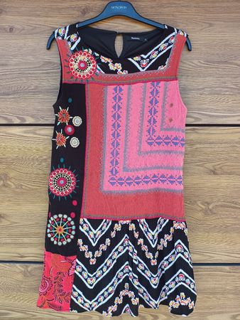 Robe fond noir sans manches Desigual, taille 42