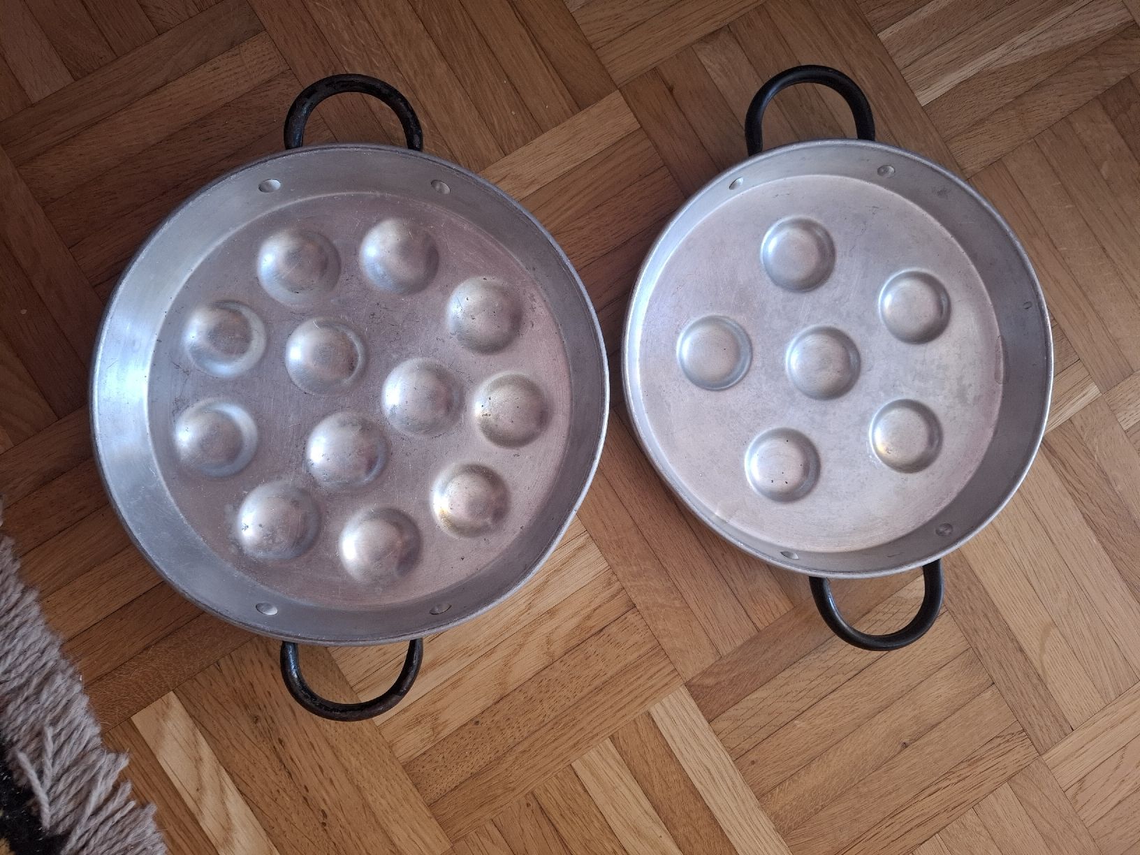 Plateaux: 2 plats à escargots vintage – D'occasion à Moutier par Carambaaa
