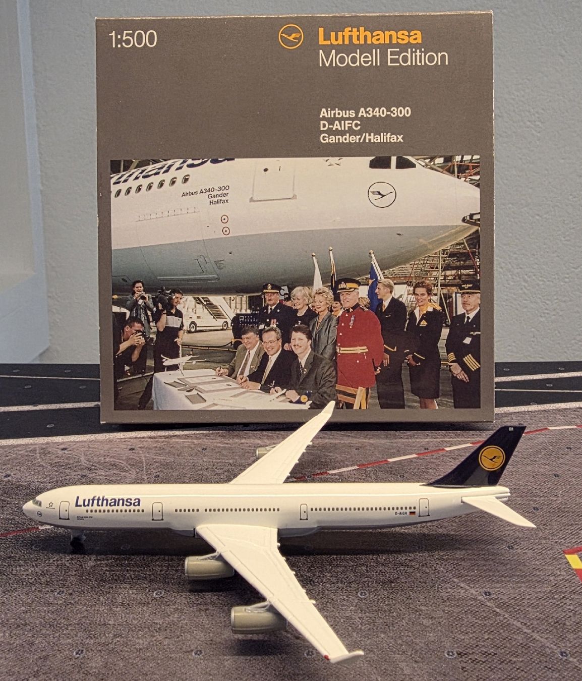 Airbus Kit di modellismo & Modellini statici: Lufthansa Airbus A340-300, Modell Edition 1:500 – Usato da Männedorf venduto da Modellbau-wyss