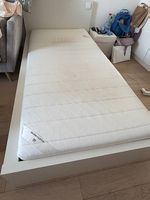 À donner lit Malm (IKEA) 80x200 avec sommier et matelas