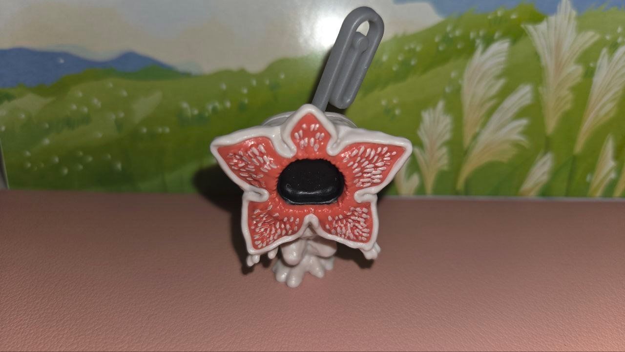 Statuette: Zipper deco Demogorgon (Kinder Joy - Stranger things) – Nuovo (secondo la descrizione) da Winterthur venduto da Vorduba