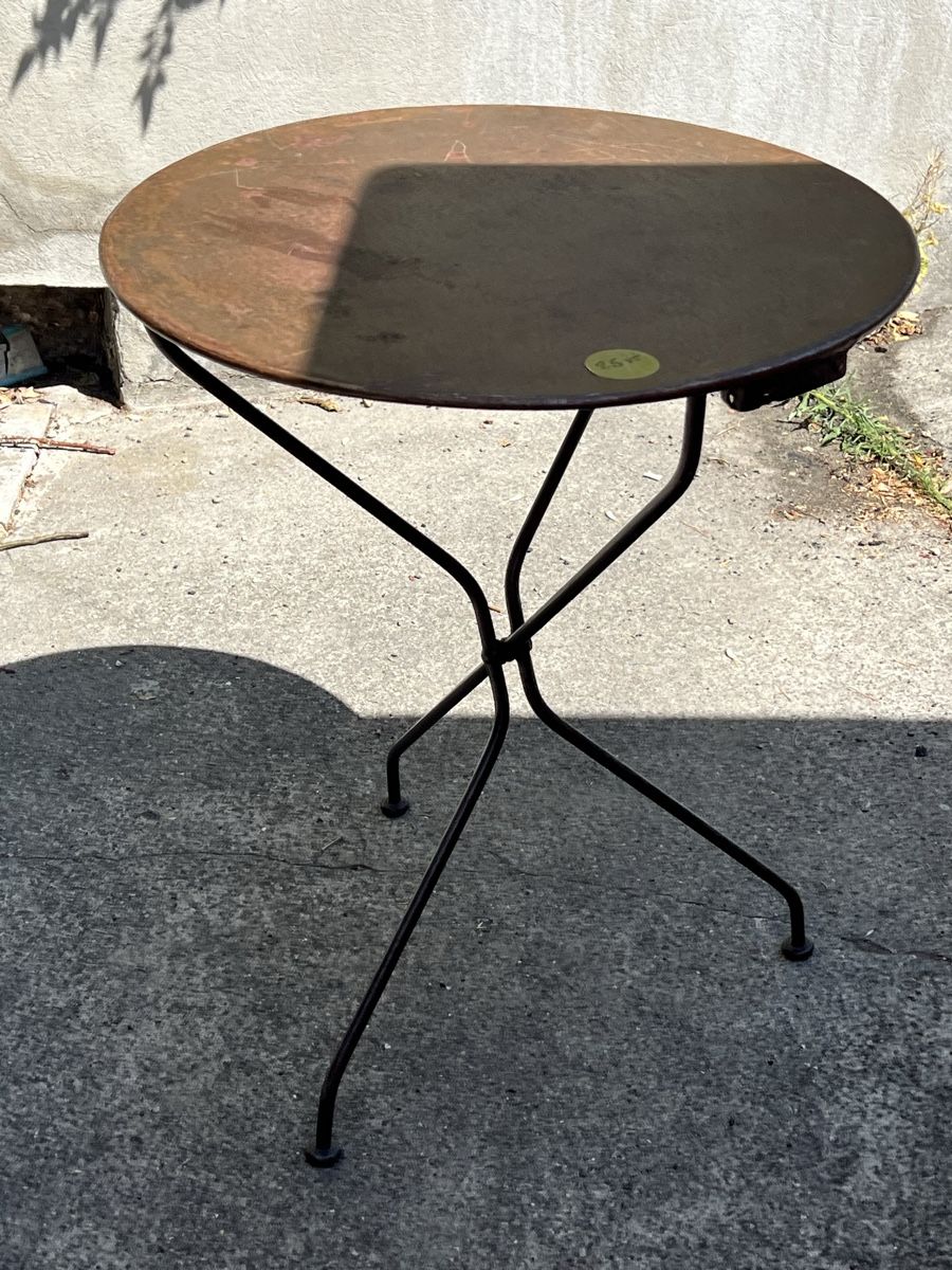 Tavoli: Runder Gartentisch Metall rostig klappbar 60cm Durchm. – Usato da bern venduto da eliott73