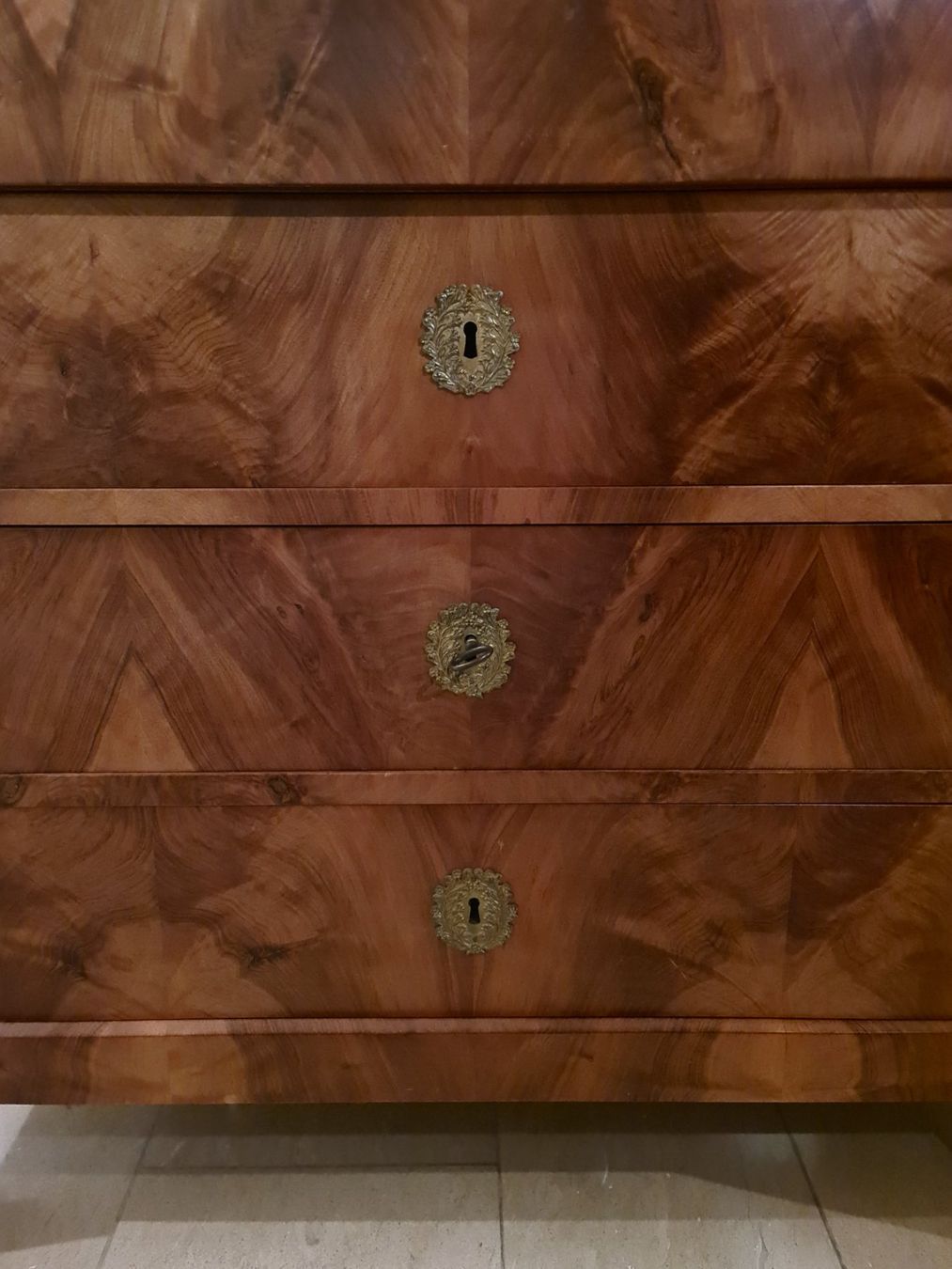 Cassettiere: Antike Biedermeier Kommode aus Nussbaum ca. 1850 – Usato da Biel-Benken BL venduto da dubs02 3