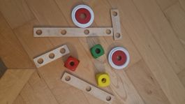 Holz Konstruktionsspielzeug bunt mit Holzkiste gebraucht